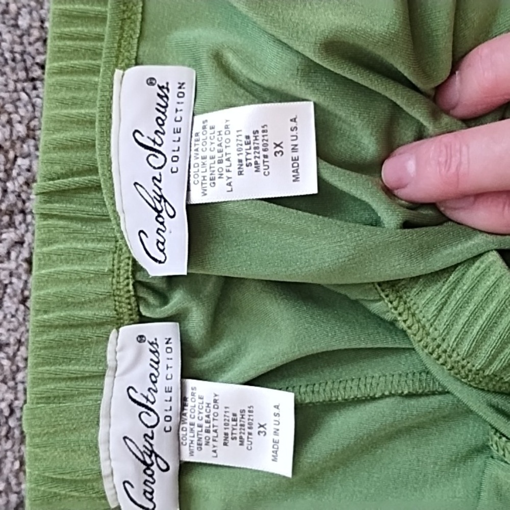 4/$16- NWOT-Carolyn Strauss 2 piece matching green shirt and shorts - Picture 6 of 12